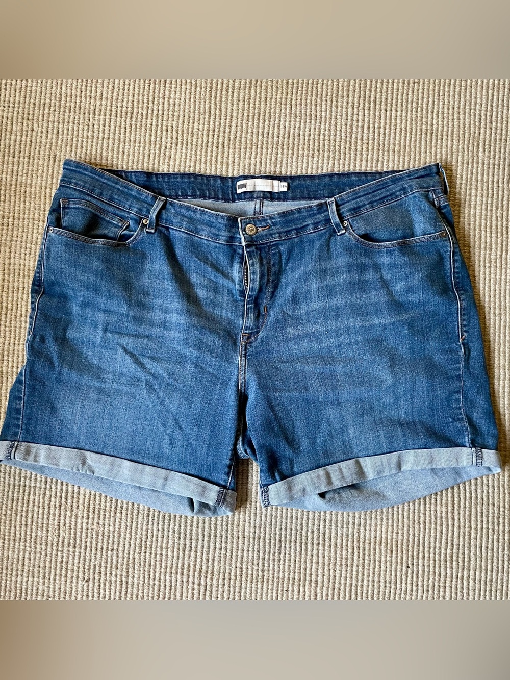 Levi’s Classic Dark Blue Denim Roll-Cuff Women's Shorts